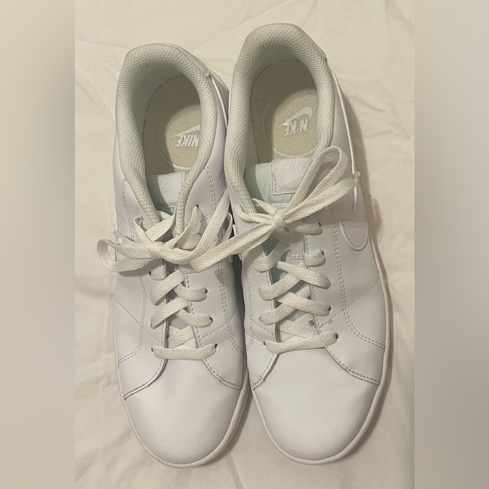 Nike women’s size 10 white